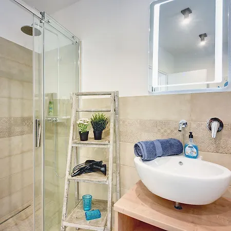 Mit Privatem Pool Nur Wenige Minuten Von Den Straenden Будинок відпочинку