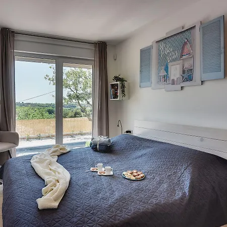 Mit Privatem Pool Nur Wenige Minuten Von Den Straenden