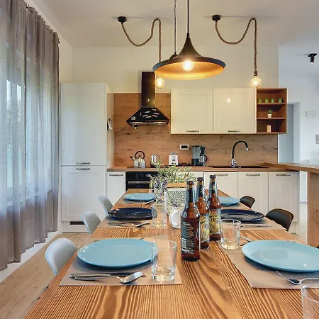 Будинок відпочинку Mit Privatem Pool Nur Wenige Minuten Von Den Straenden Пула