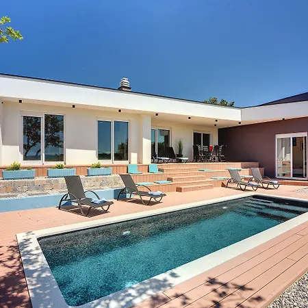 Mit Privatem Pool Nur Wenige Minuten Von Den Straenden Casa vacanze Pola