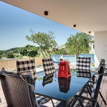 Mit Privatem Pool Nur Wenige Minuten Von Den Straenden Casa vacanze Pola