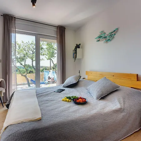 Mit Privatem Pool Nur Wenige Minuten Von Den Straenden