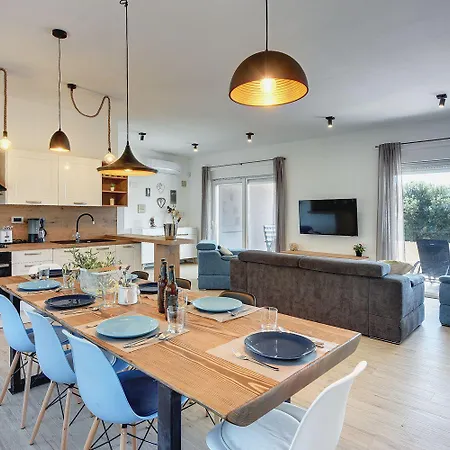 Holiday home Mit Privatem Pool Nur Wenige Minuten Von Den Straenden