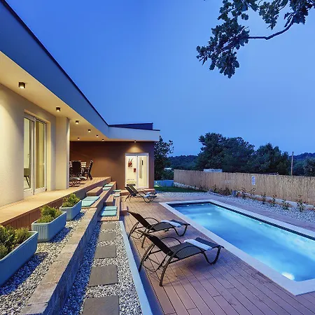 Mit Privatem Pool Nur Wenige Minuten Von Den Straenden Casa vacanze Pola